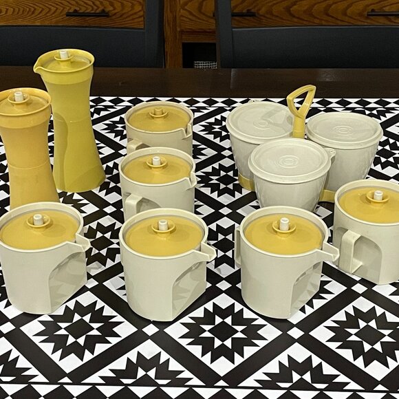 Vintage Tupperware 9 Pieces - Picture 1 of 3